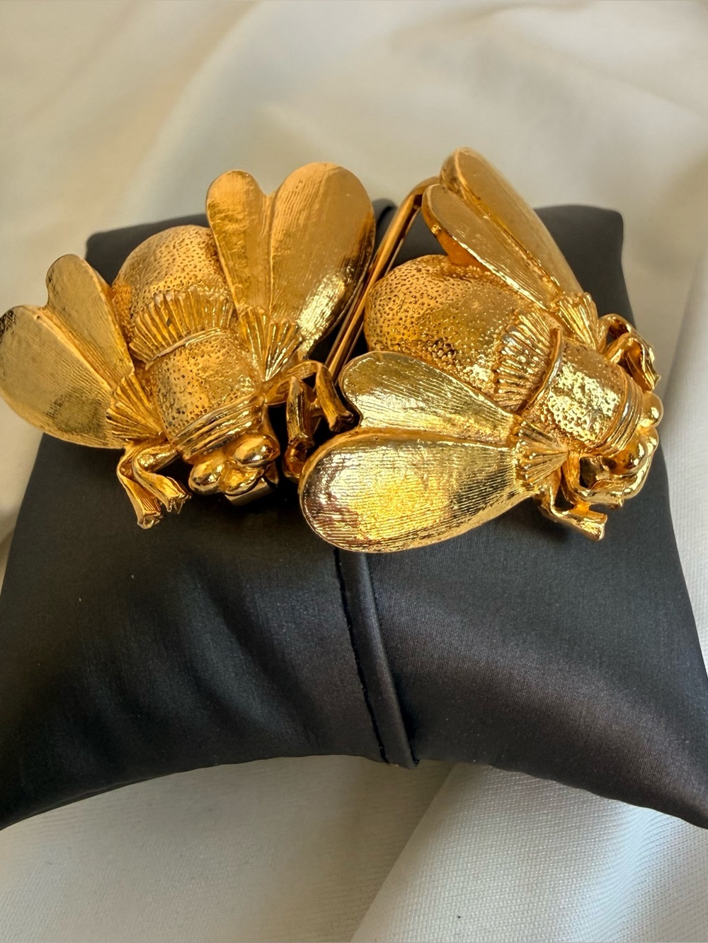 Vintage  70’s Mimi Di Gold Tone Pair Bee Belt Buckles Rare